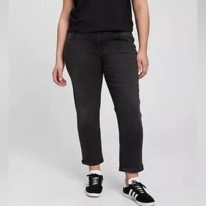 NWT Gap Mid Rise Girlfriend Jean, size 6